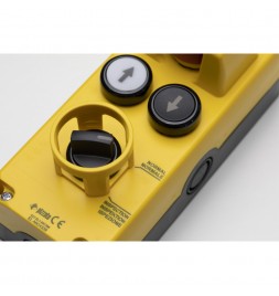 Аварійна кнопка із захисним комірцем та індикатором Pizzato EN 81-20